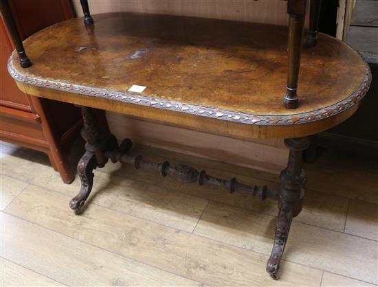 A Victorian walnut centre table, W.122cm